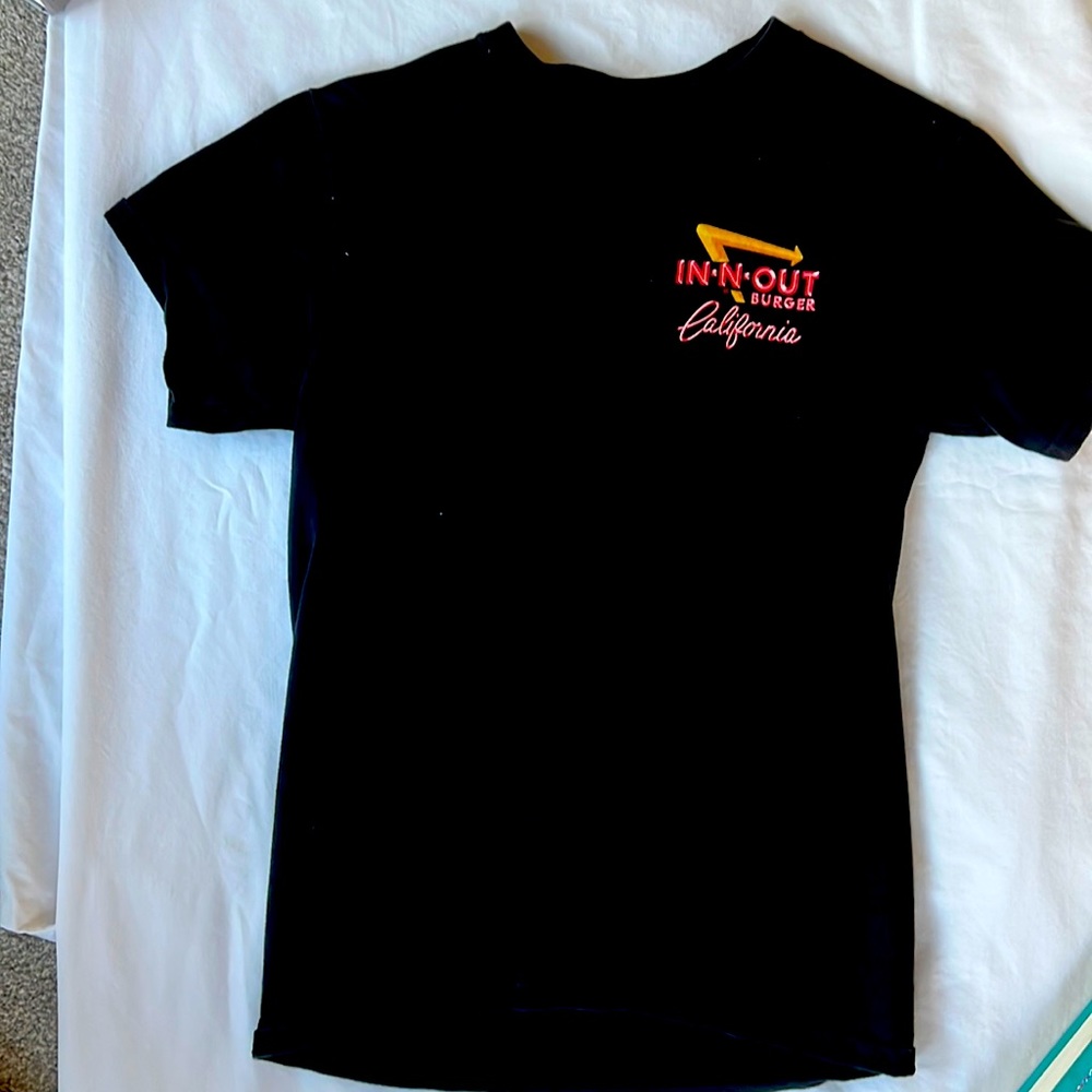 In- N- Out burger shirt size small